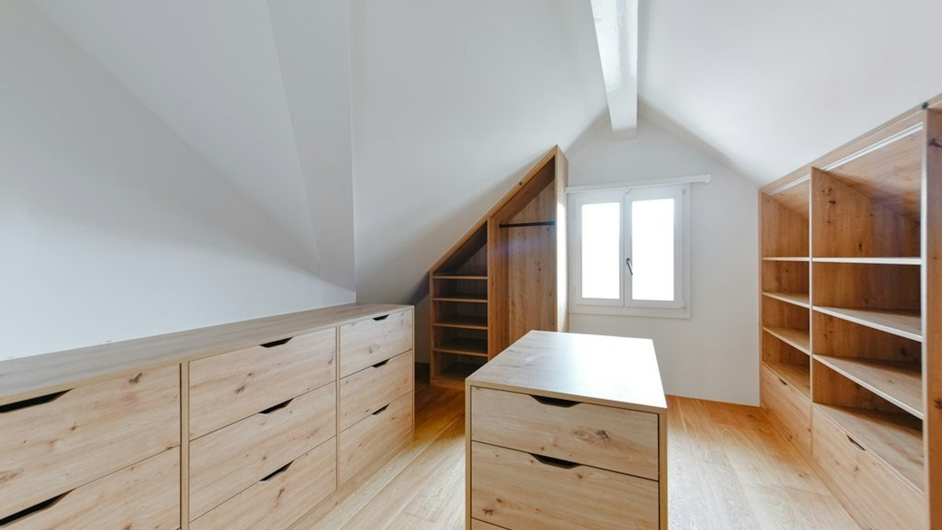 Grosszügiges Ankleidezimmer Grosszügiges Ankleidezimmer